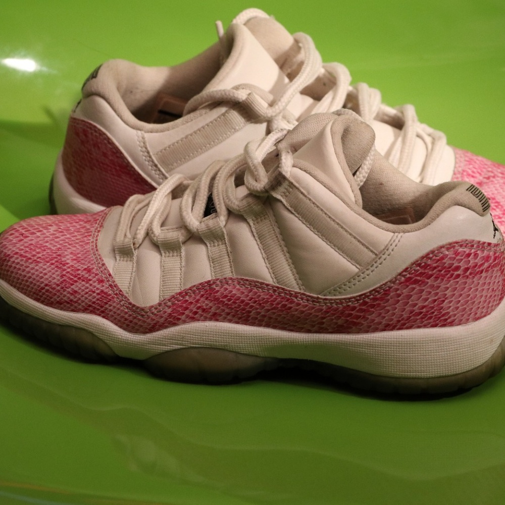 Air jordan 11pink snakeskin
